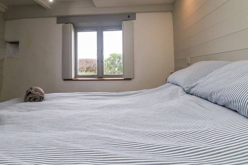 An Skyber, family friendly, character holiday cottage in Perranuthnoe in Cornwall