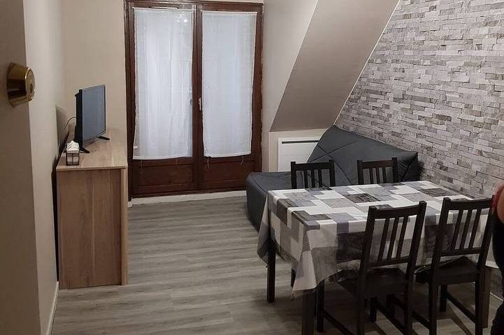 Entire apartment, Apartment T3 Duplex direct access to the beach and sea view from the balcony in Blonville-sur-Mer, Lisieux region