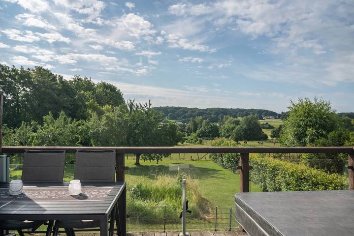 Eifel Dream Kupferbach con jacuzzi exterior privado y sauna in Fleringen, Naturpark Hohes Venn-Eifel