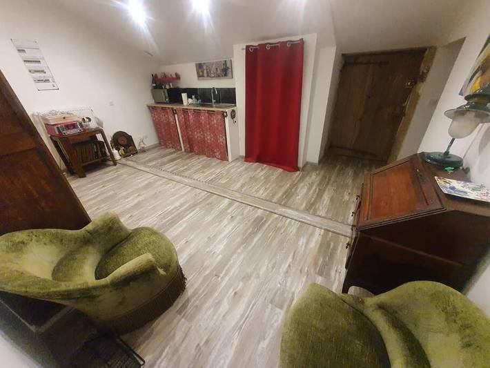 Gîte pour 2 personnes, avec piscine et jardin à Marboz - 3