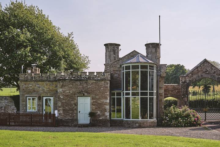 Holiday rental for 2 people, with sauna and garden as well as lake view in West Midlands