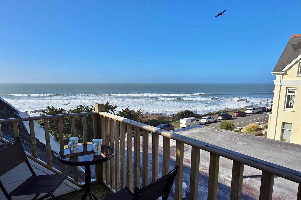 Entire apartment, A  2-bedroom seafront apartment in a large detached property on seafront in Woolacombe, Devon