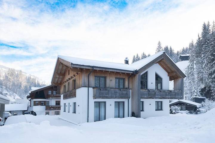 Chalet für 2 Personen, mit Balkon und Sauna sowie Pool in Saalbach