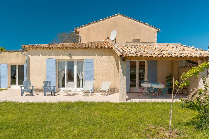 Ferme pour 5 personnes, avec jardin, animaux acceptés dans le Vaucluse