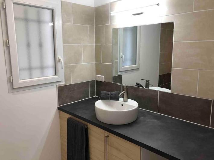 Location de vacances pour 4 personnes, avec jardin ainsi que piscine et vue à Villeneuve - 4