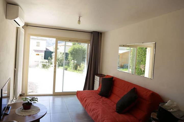 Appartement entier, Appart  40m² avec jardin Transport à 200 m La Montre parking privé /wifi in Marseille, Côte méditerranéenne (France)