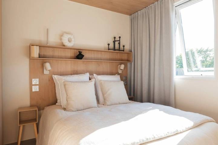 Mobil home pour 5 personnes, avec jacuzzi et jardin à Arces - 4