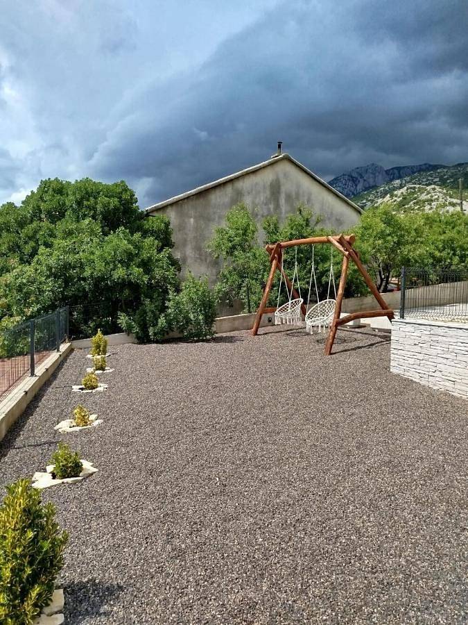 Ferienhaus für 5 Personen, mit Ausblick und Garten in Karlobag - 2