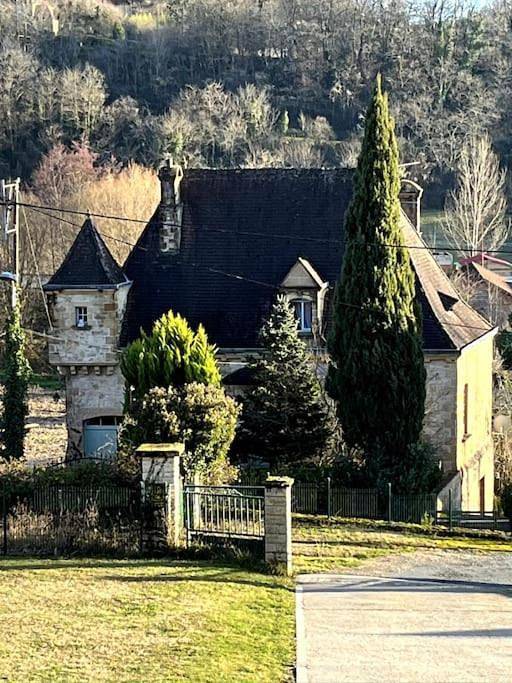 Ferienhaus für 12 Personen, mit Whirlpool und Terrasse sowie Garten in Saint-Cyprien (Südwesten Frankreichs)