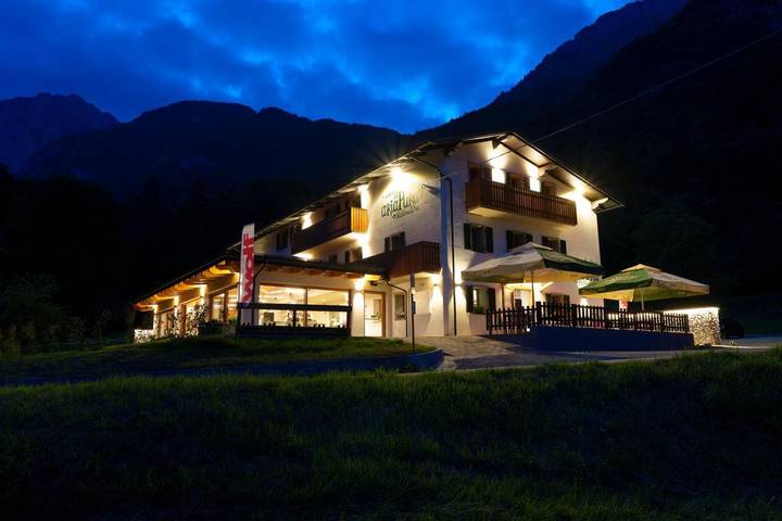 Hôtel pour 2 personnes, avec Terrasse ainsi que Jardin et Vue à Ampezzo