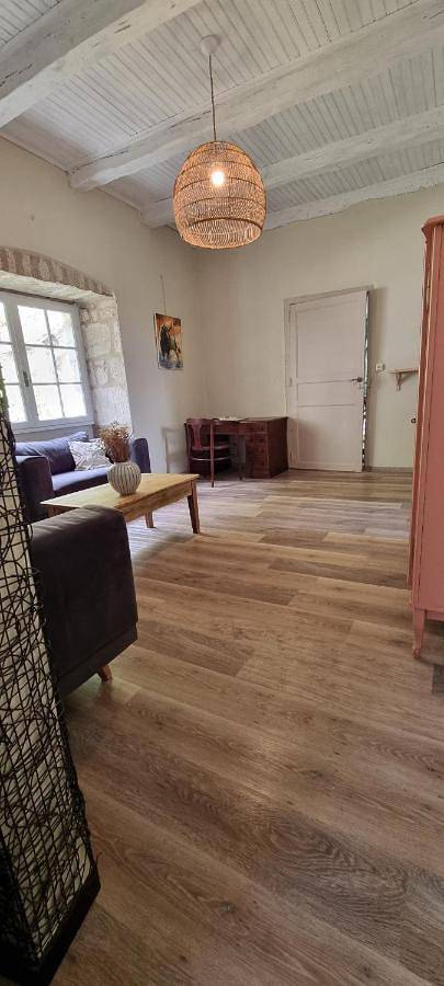 Gîte pour 8 personnes, avec piscine ainsi que terrasse et vue à Saint-Daunès