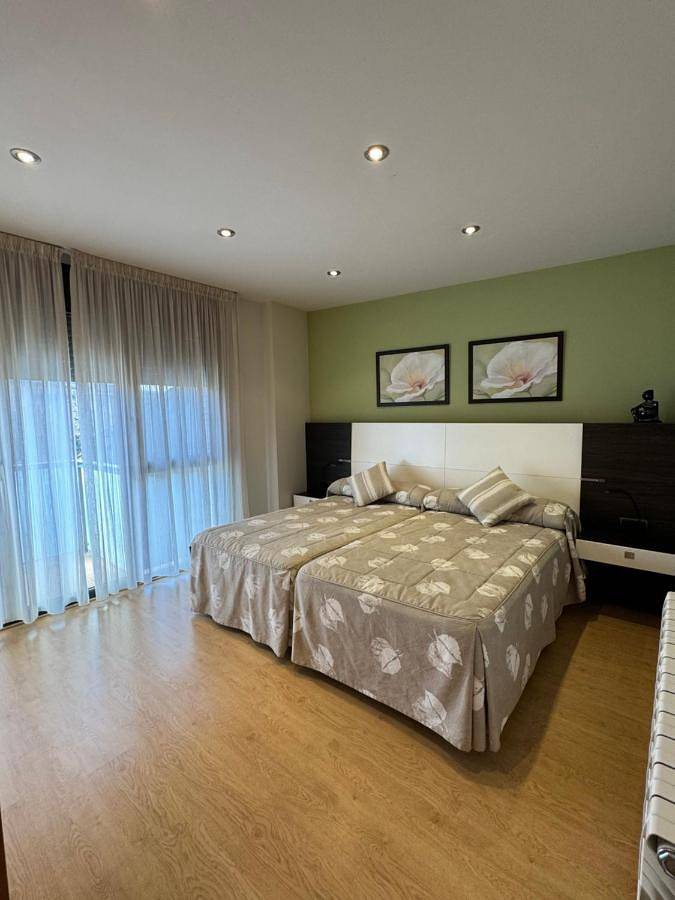 Gîte pour 9 personnes, avec jardin à Arén - 2