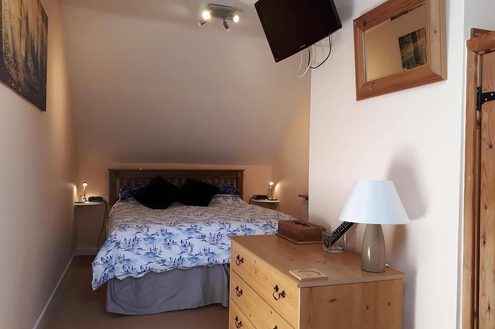 Stunning rural cottage central to all Pembrokeshire beaches.  Dogs Free. Wifi in Pembrokeshire