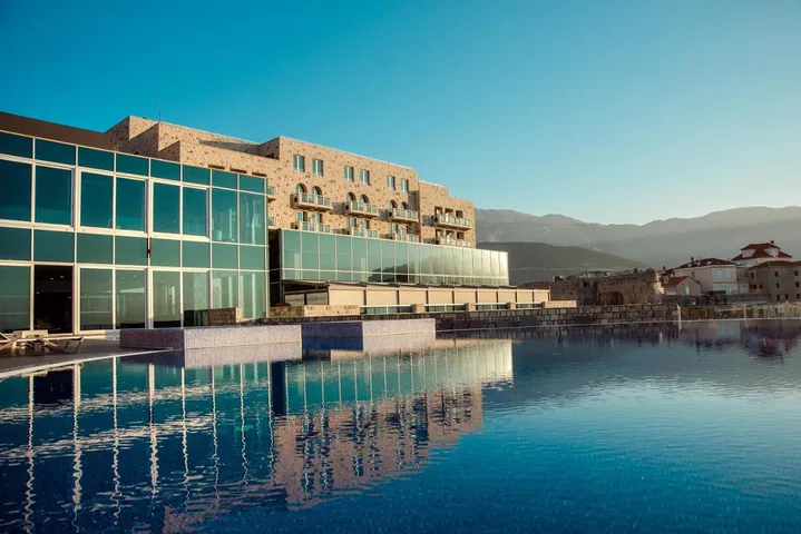 Hotel para 2 personas, con piscina y sauna además de terraza y jacuzzi - 1