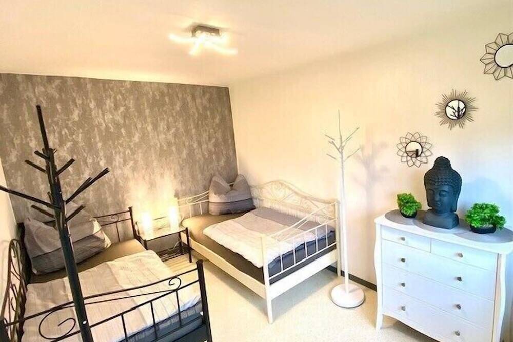 Ganze Wohnung, Gemütliches Ferienhaus für bis zu 8 Personen mit Terrasse in Selbitz, Landkreis Hof