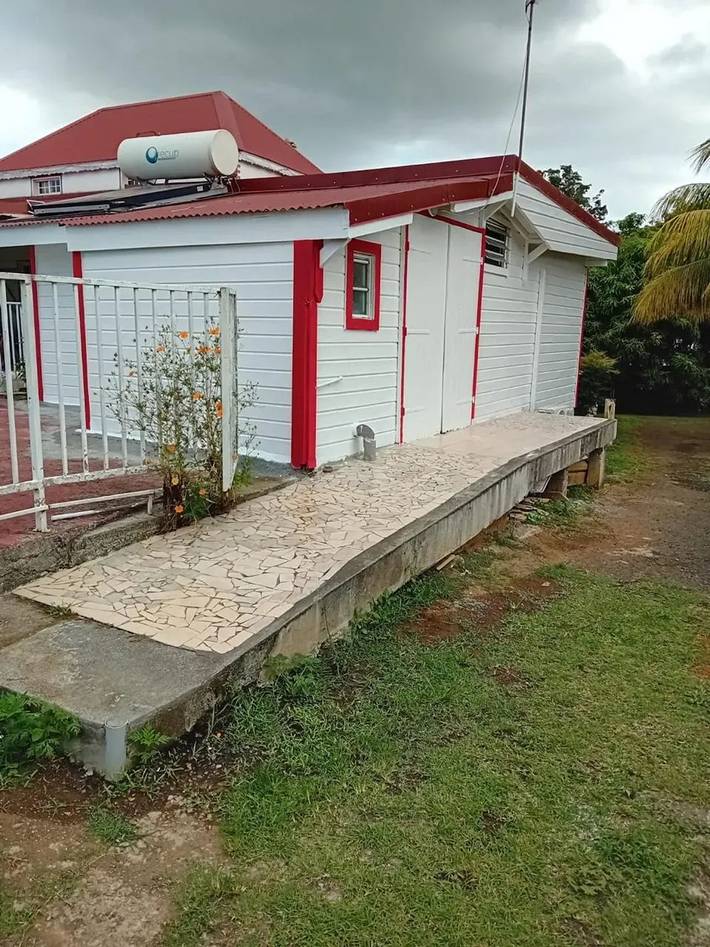 Bungalow chaleureux Sainte-Rose 60 m² piscine in Sainte-Rose, Guadeloupe