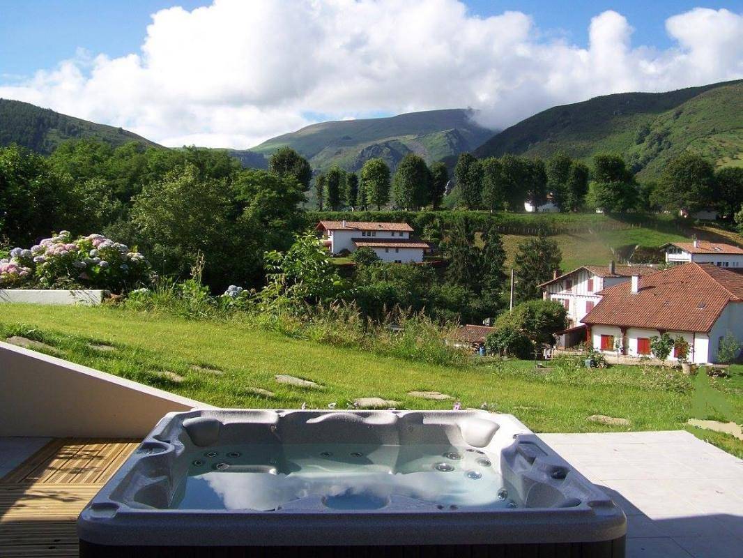 Chambre d’hôte pour 4 personnes avec jardin in Itxassou, Région de Bayonne
