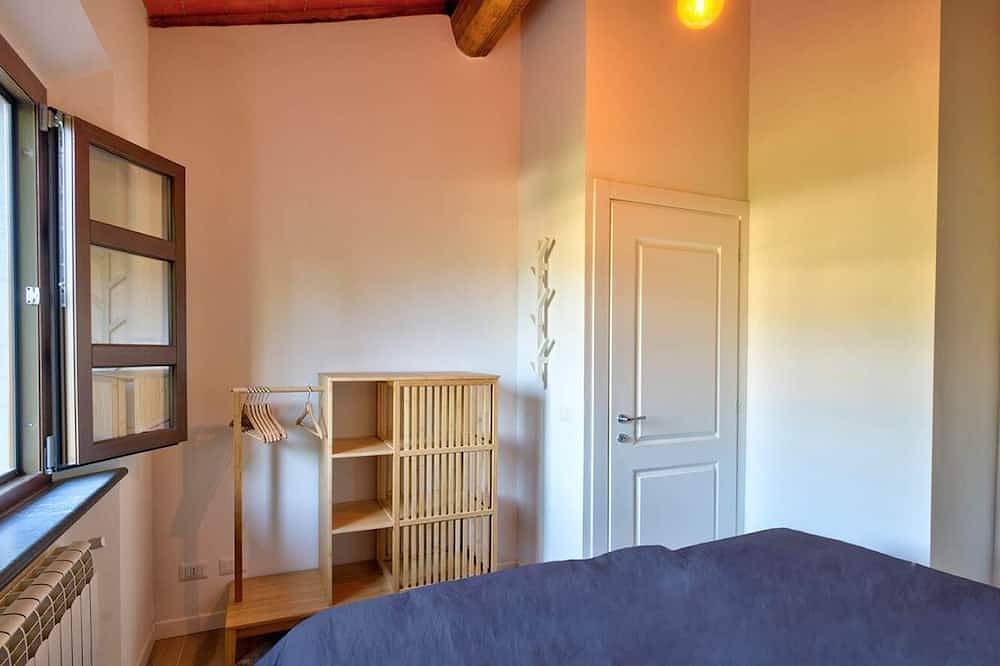 Tuscan villa for 8 people with pool near Lucca. in Borgo a Mozzano, Lucca Provinz