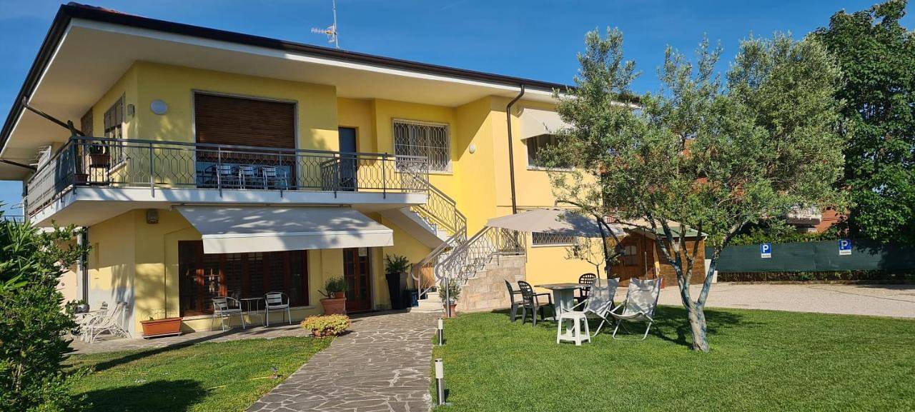 Il Melograno in Peschiera del Garda, Gardasee-Berge