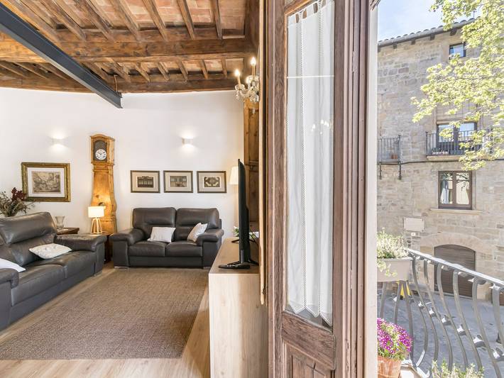 Ganze Wohnung, Ferienwohnung 'Pèndol' mit Balkon, WLAN und Klimaanlage in Solsona, Comarques centrals