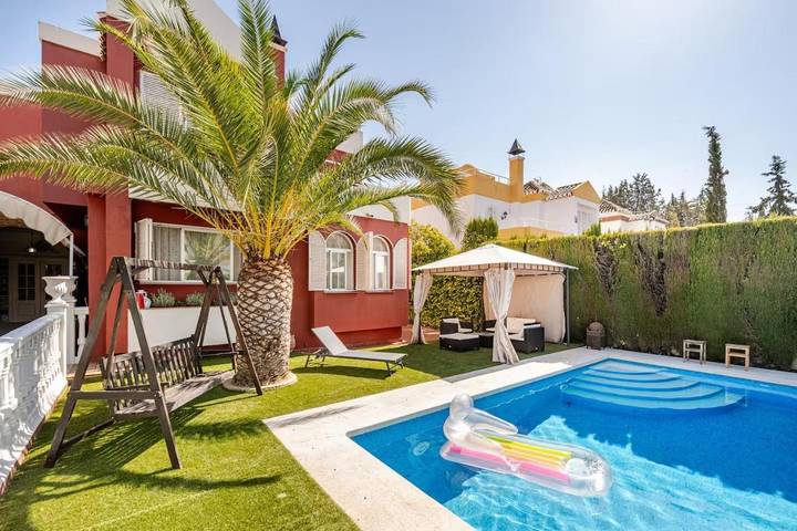 Chalet para 8 personas, con piscina además de jardín y vistas, Familias con niños - 1