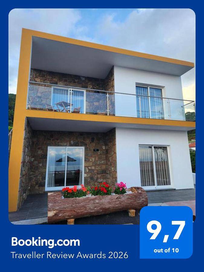 Location de vacances pour 4 personnes, avec vue ainsi que jardin et terrasse dans São Jorge - 2