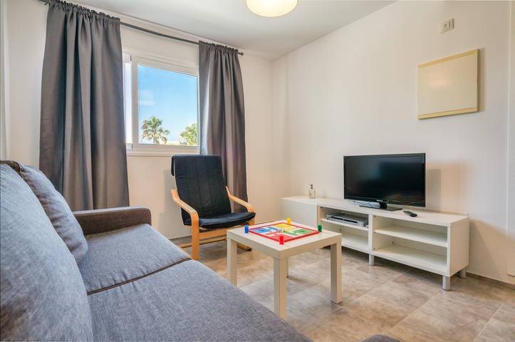 Apartamento entero, Apartamento "Son Blanc II" cerca de la playa con piscina, aire acondicionado, terraza y jardín; aparcamiento disponible in Son Blanc, Ciudadela