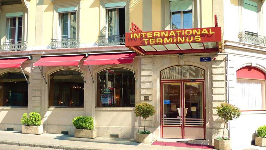 Hôtel pour 3 personnes, avec terrasse dans Gare De Geneve Cornavin - 2