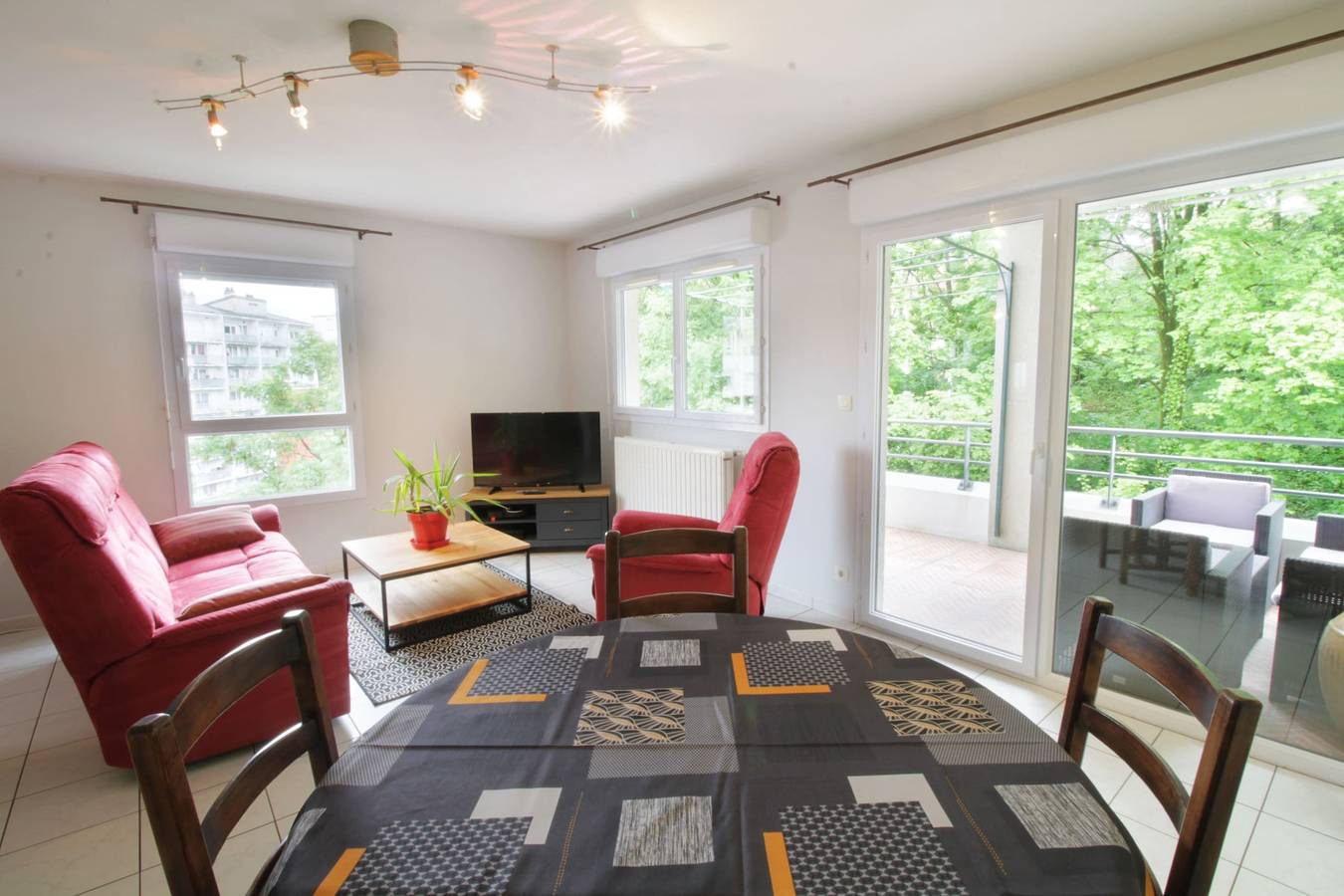 Appartement entier, Confortable T3 au pied du château de Chambéry ! in Chambéry, Région de Chambéry