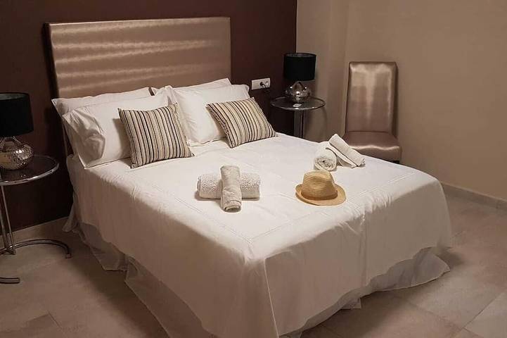 Appartement entier, Grand appartement entièrement équipé de 2 chambres avec piscine privée, près de Marbella in Riviera del Sol, Mijas