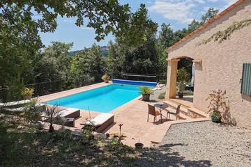 Location de vacances pour 6 personnes, avec jardin à Mons (Var)