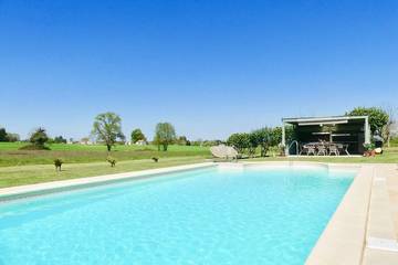 Location de vacances pour 9 personnes, avec jardin et terrasse dans Baignes