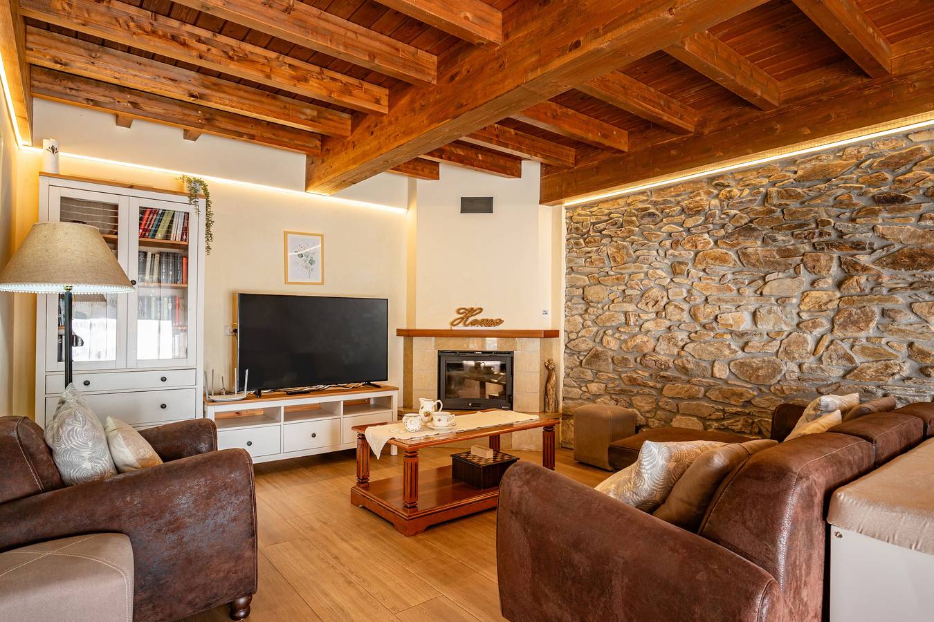 Casa rural 'Hortensia' con vistas a la montaña, terraza privada y Wi-Fi in Salas , Costa Verde