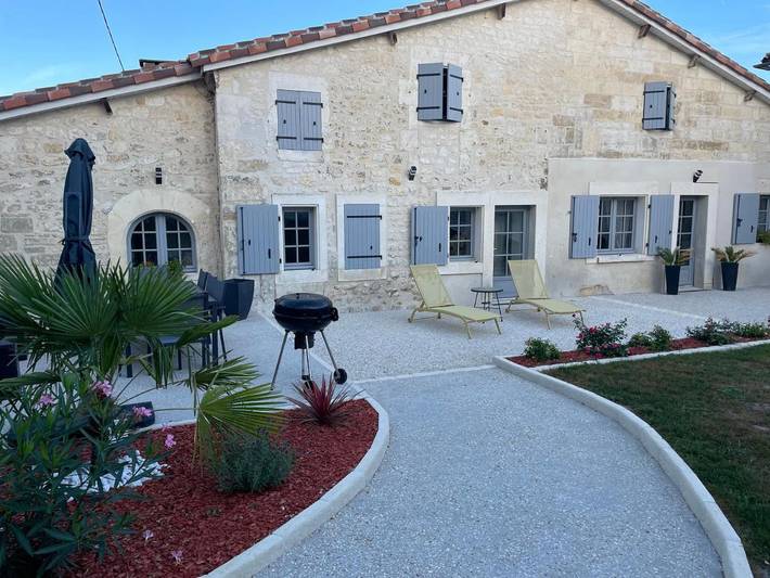 Location de vacances pour 6 personnes, avec Terrasse et Jardin à Saint-Même-les-Carrières