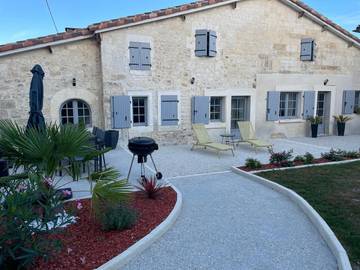 Gîte pour 6 personnes, avec jardin à Saint-Même-les-Carrières