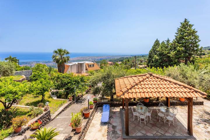 Entire apartment, Apartment 'Sara' with pool, sea & Etna view, private terrace in Mascali, Mount Etna