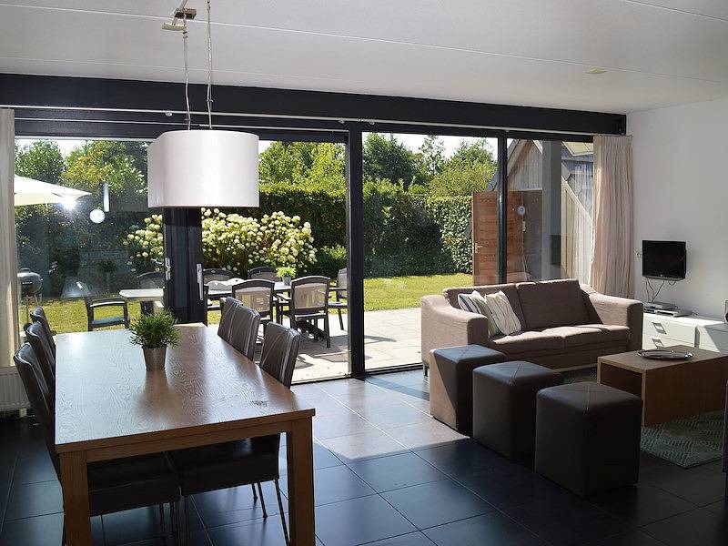 Vakantiefriesland — Modern eingerichtete Ferienvilla Balk mit Terrasse in Balk, Ijsselmeer