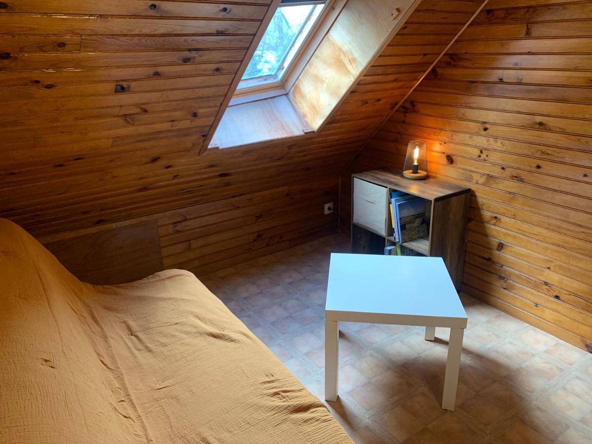 Two-Bedroom House in Castelnau-de-Mandailles, Parc naturel régional de l'Aubrac