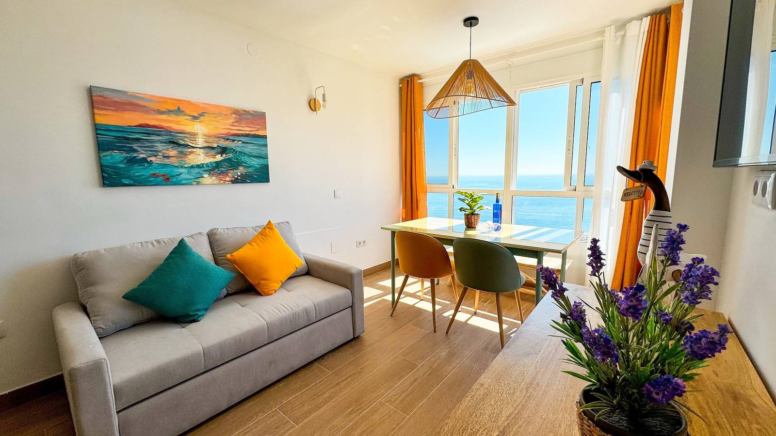 Gehele studio, Studio Appartement 'Estudio Carabela' met Uitzicht op Zee, Wi-Fi en Airconditioning in Torrox Costa, Torrox