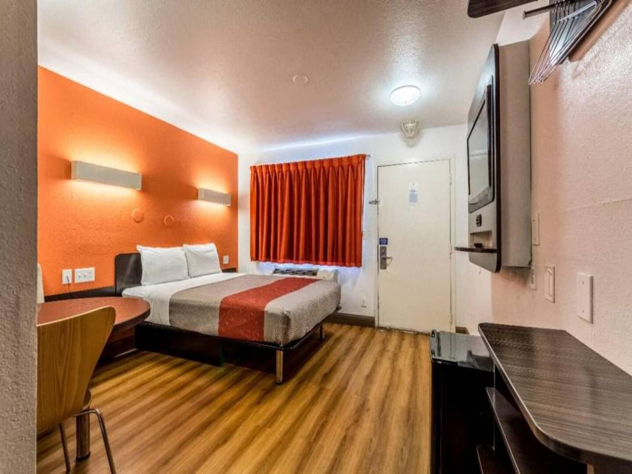 Apartamento entero, 1 Rey|Mob Acc|Ri Shwr|Nsmk in New Orleans, Lake Pontchartrain