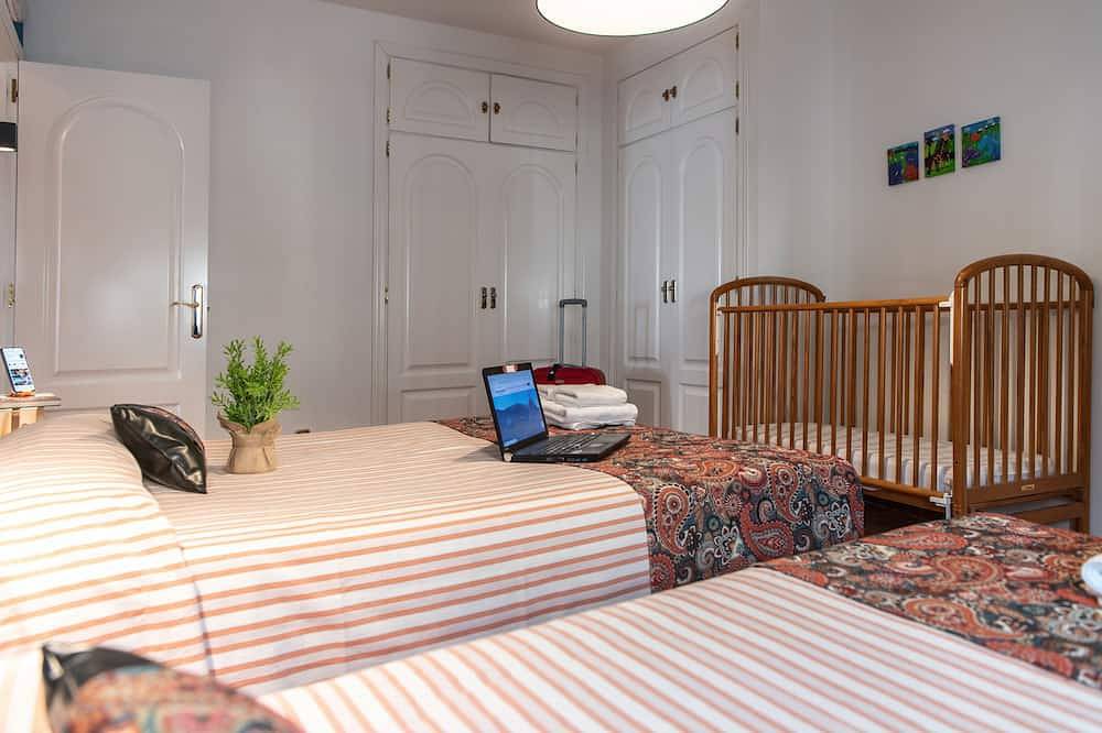 Ideal Familias 7 Dormitorios Jardin bbc Wifi 55 min de Madrid y 8 min de Segovia in Segovia, Segovia Province