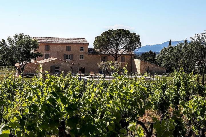 Maison de vacances pour 4 personnes, avec Jacuzzi et Terrasse ainsi que Jardin et Piscine