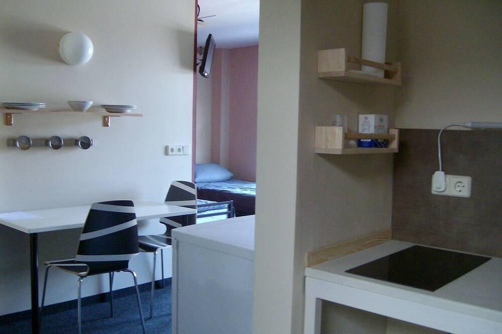 Ganze Wohnung, Wohnen in modernen Apartements - mit Kulturcafe, vegetarischer Küche und mehr.. in Luckenwalde, Teltow-Fläming