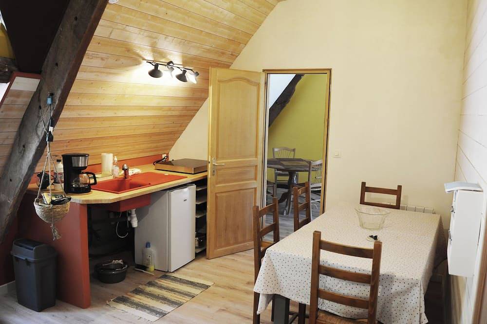 Apartamento vacacional entero, Rent apartment, near beaches, on port La Roche Bernard. Sleeps 3. in Côte des Mégalithes