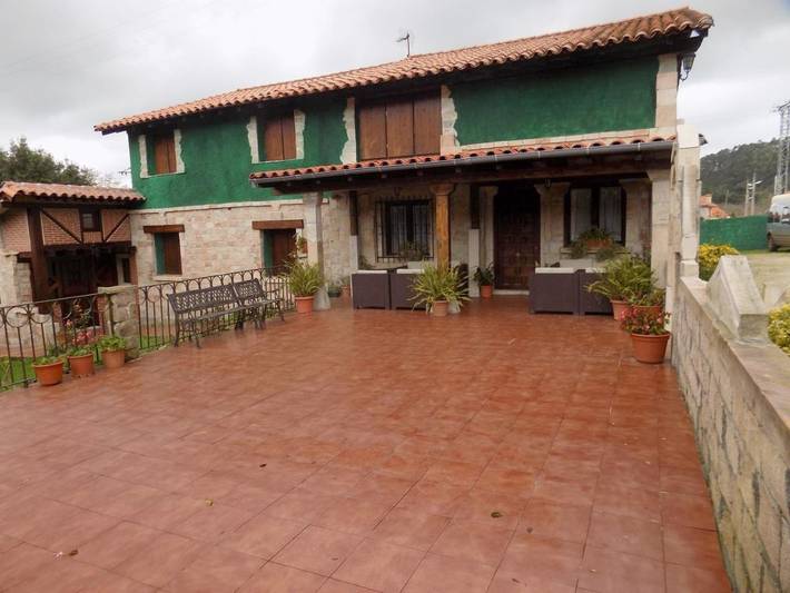 Gîte pour 2 personnes, avec Terrasse ainsi que Jardin et Vue dans Novales