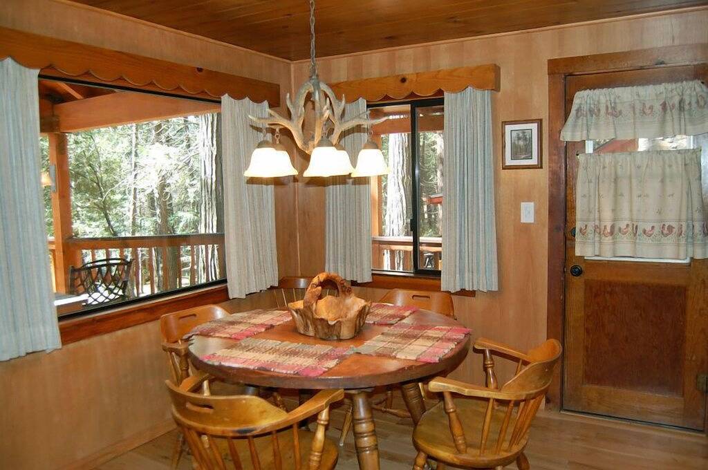 26 Deer Den im Yosemite National Park in Wawona, Mariposa County