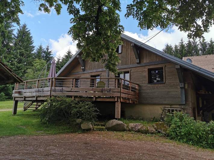 Location de vacances pour 10 personnes, avec Jacuzzi et Terrasse ainsi que Jardin et Piscine dans Saut Du Bouchot