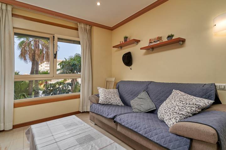 Entire apartment, Apartment "Mediterráneo El Real" with Mountain Views, Shared Pool and Wi-Fi in Los Boliches, Fuengirola