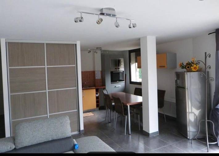 Gîte pour 6 personnes, avec vue ainsi que jardin et vue sur le lac à Génos - 3