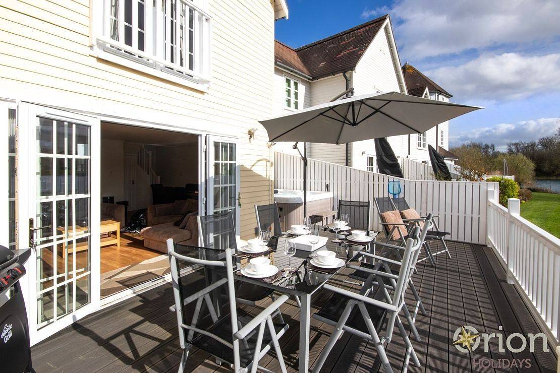 Windrush Lake 82, Puffin Lodge in Gloucestershire